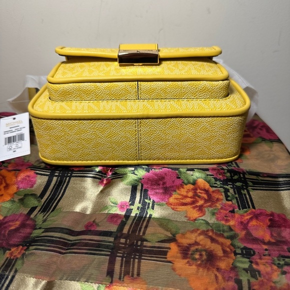 NWT Michael Kors crossbody. - Picture 8 of 9